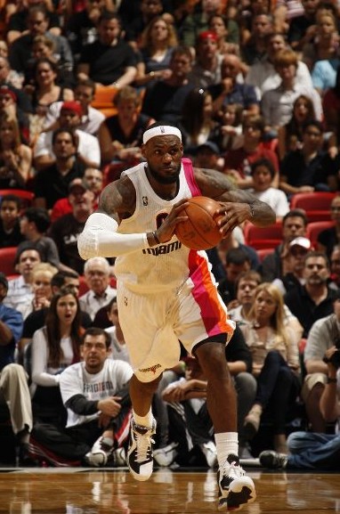 体育CBA ：郭士强发表不当言论被罚款2万元